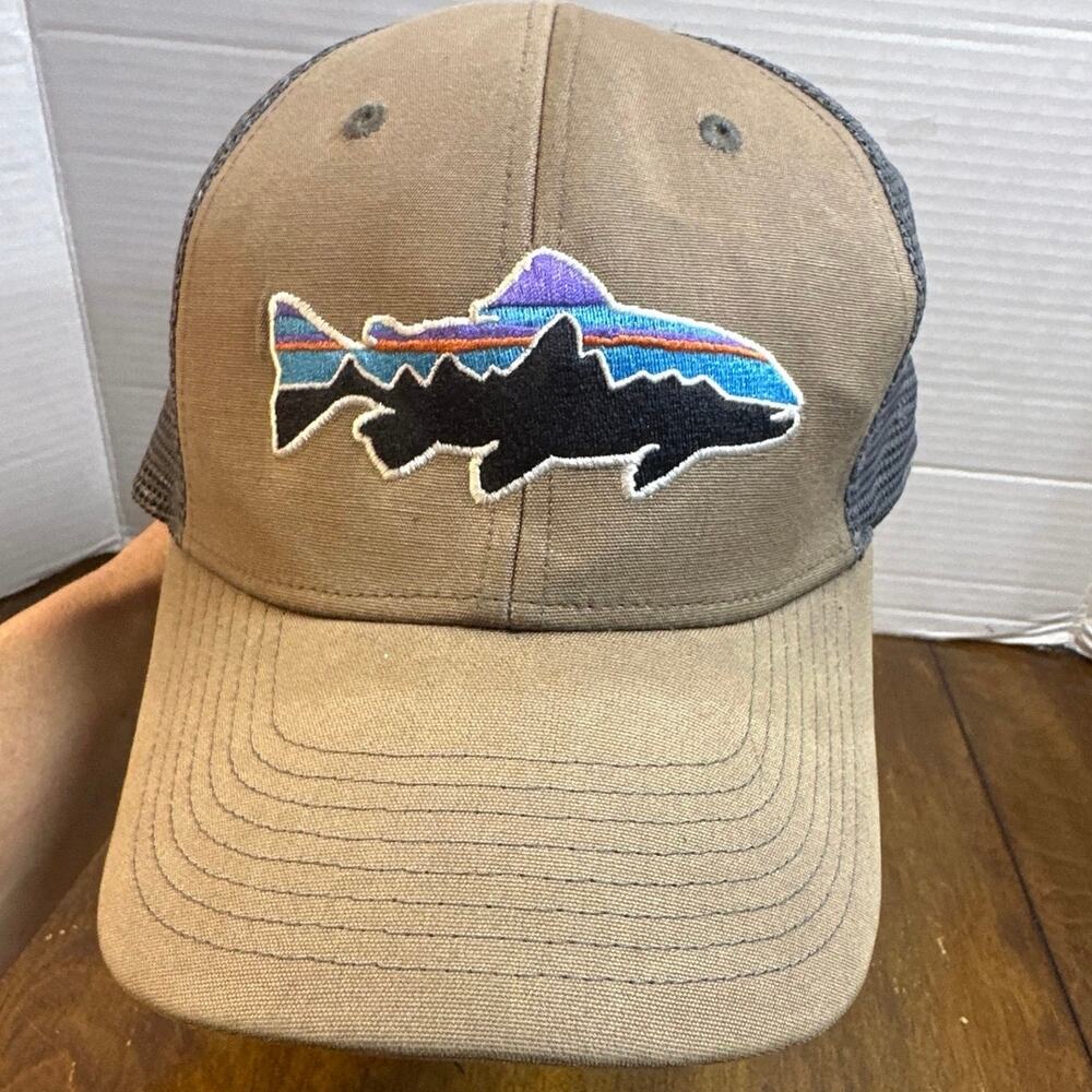 NWOT Patagonia Men Adjustable Tan Gray Trucker Hat Mesh Adjustable Snap Back